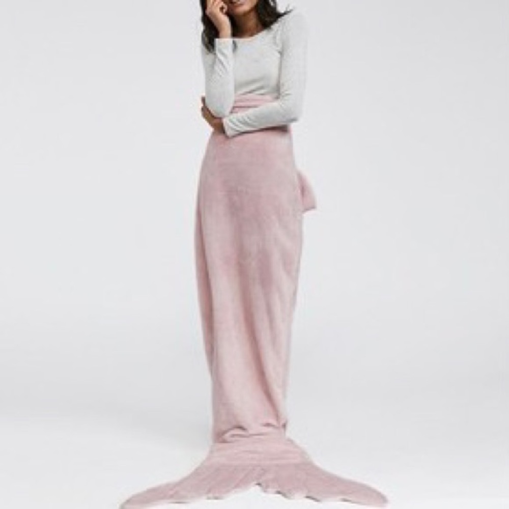 Oysho Pink Mermaid Tail Blanket